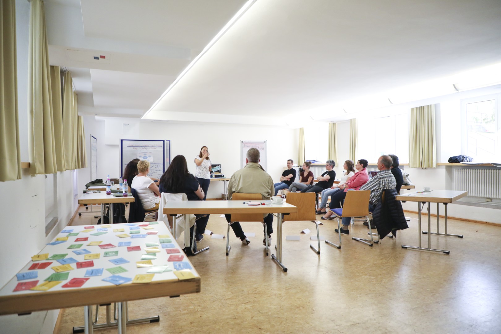 امکان ثبت نام به صورت حضوری و یا غیر حضوری